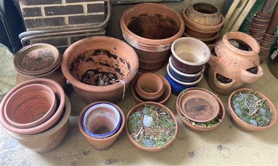 Approximately 25 assorted garden planters and dishes bases, mainly terracotta, largest diameter 42cm